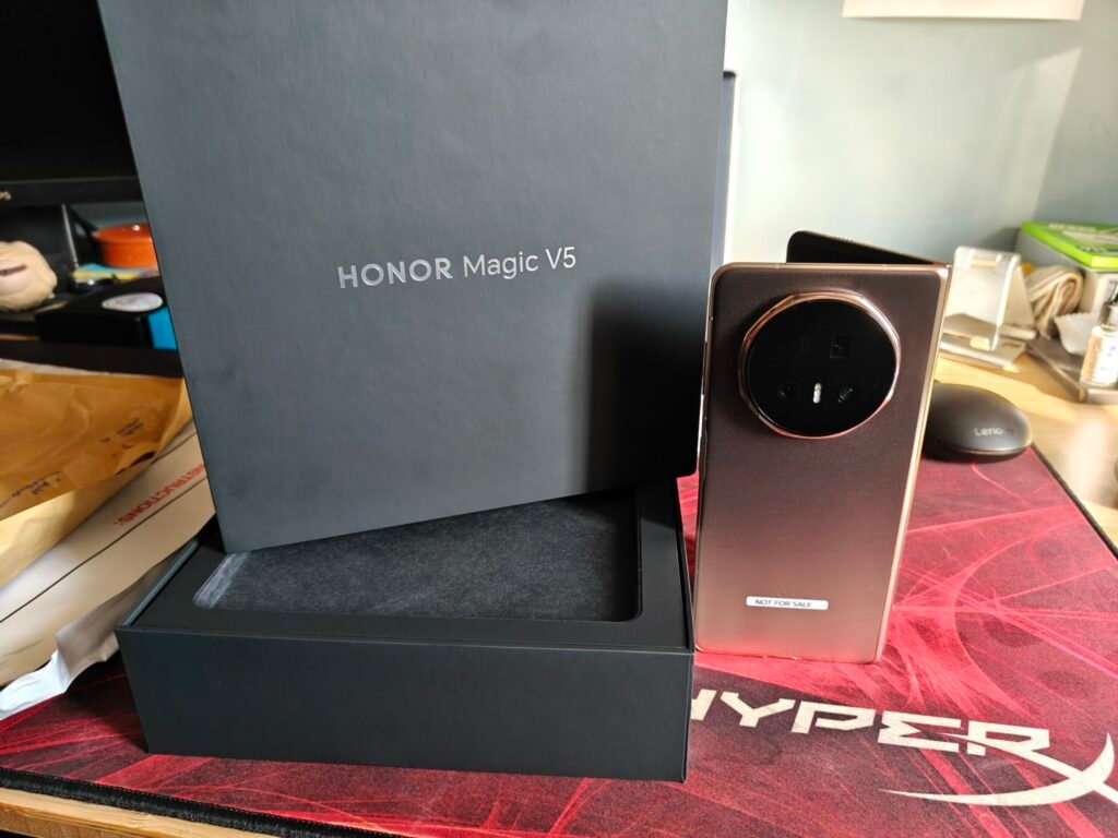 Honor Magic V5 – Unboxing the world’s skinniest foldable.
