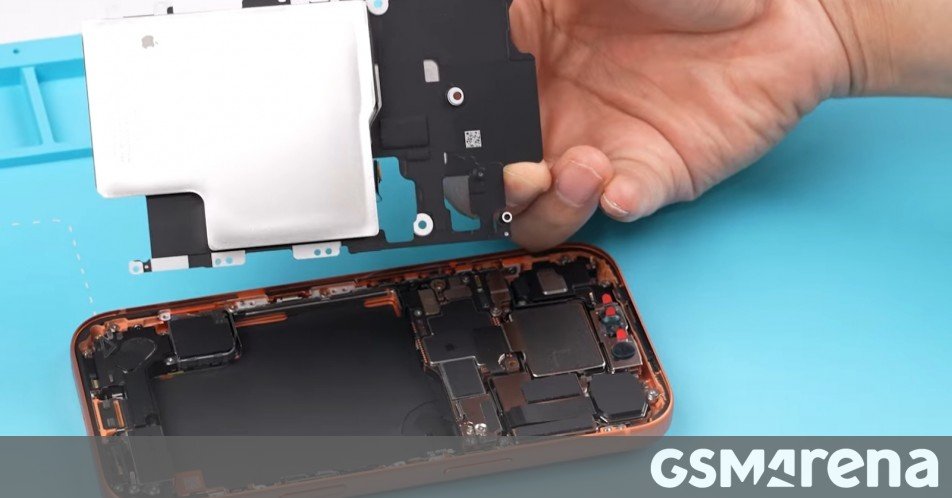 iPhone 17 Pro video teardown released