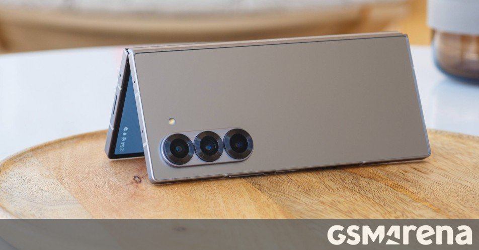 Samsung Galaxy Z Fold6 and Galaxy Z Flip6 are receiving the One UI 8 stable update