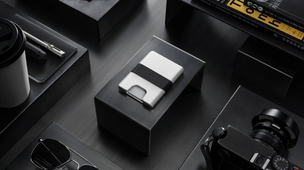 James Brand The Lowe is an ultra-slim, minimalist card holder