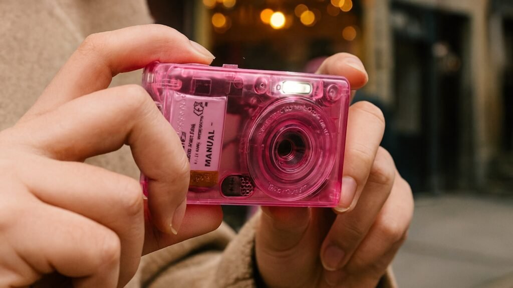 Manual Holo digital camera adds retro nostalgia to photos