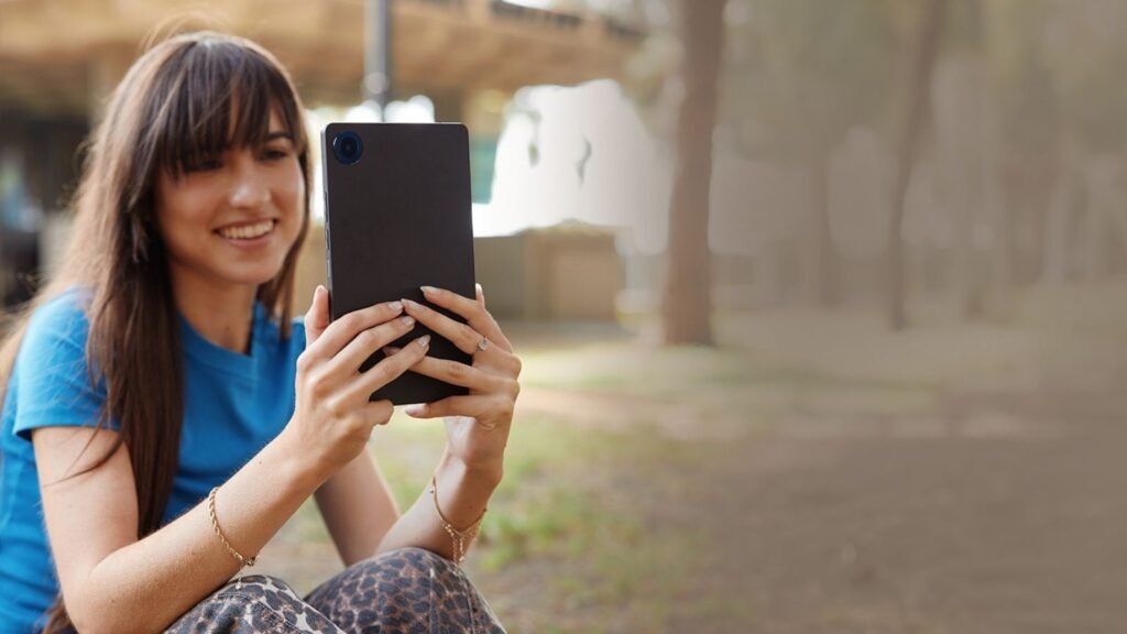 TCL TAB 8 NXTPAPER 5G comes with front and rear cameras!