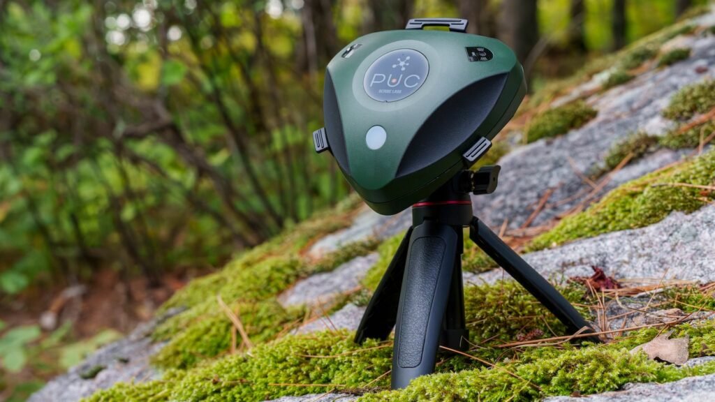 This portable birding device lets you record songs of birds