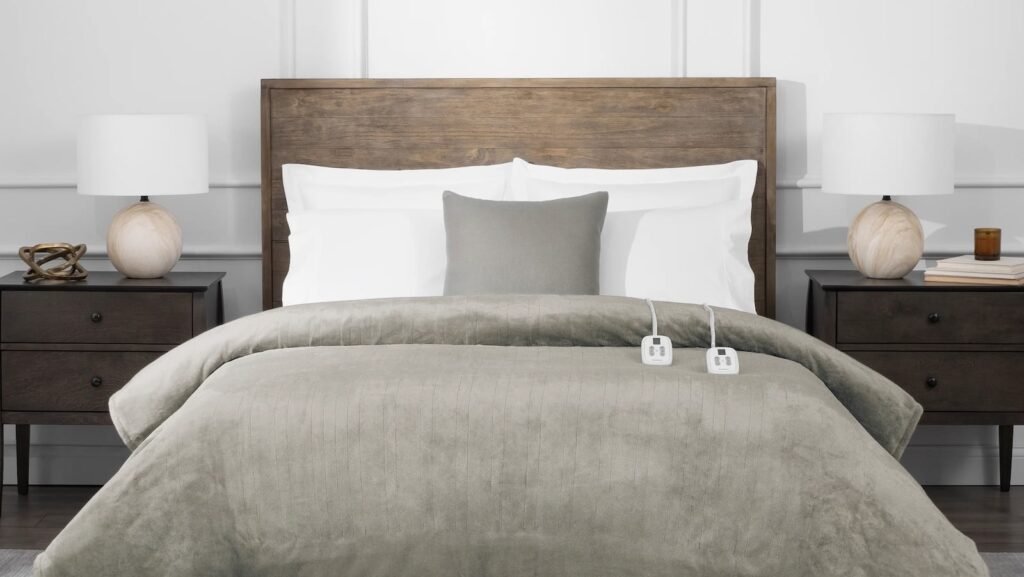 Brookstone Heated Plush Blanket lets you customize your warmth