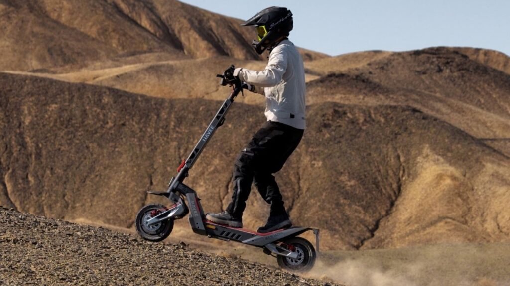 NAVEE XT5 Pro electric scooter boasts 2,200-watts of power!
