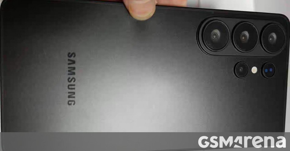 Samsung Galaxy S26 Ultra dummy units star in live images, hands-on video