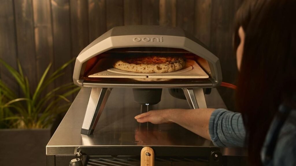 Ooni Rotating Stone eliminates hot and cold pockets!