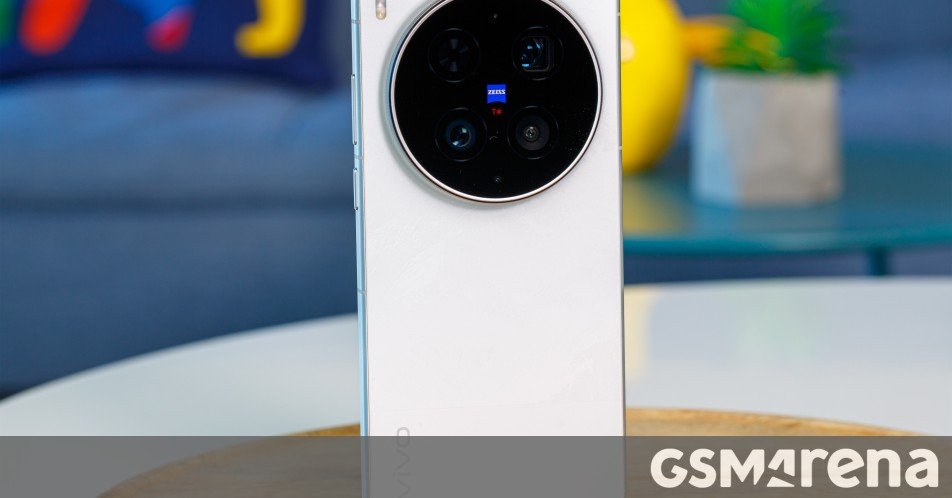 vivo begins global rollout of the X300 Ultra and X300 FE