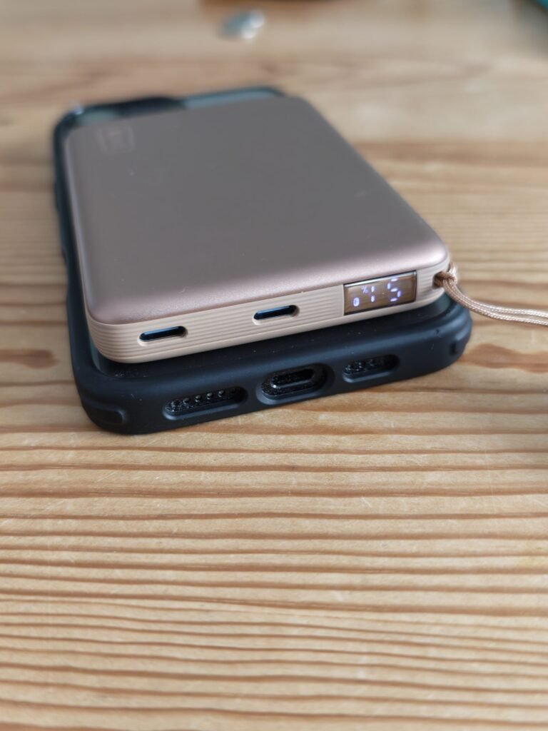 Cutting the Cord (Mostly): A Deep Dive into the INIU SnapGo Air 10000mAh Power Bank.