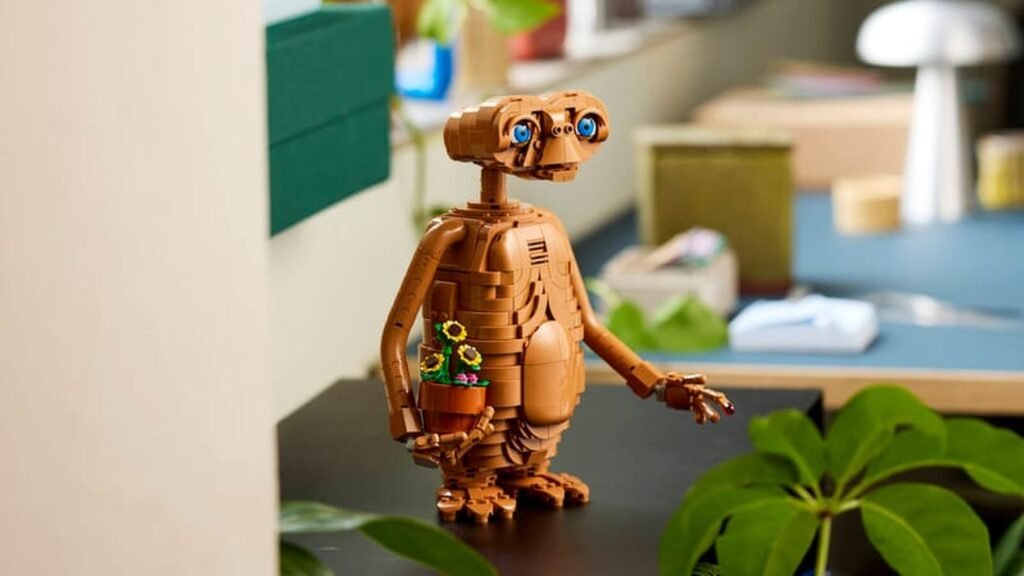 E.T. the Extra-Terrestrial Buildable LEGO Figure